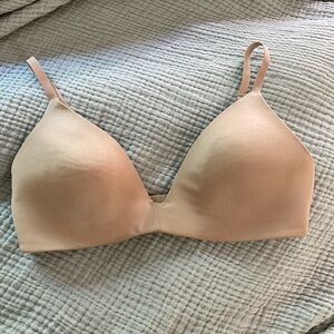 NWT Skims wireless form lightly lined bra